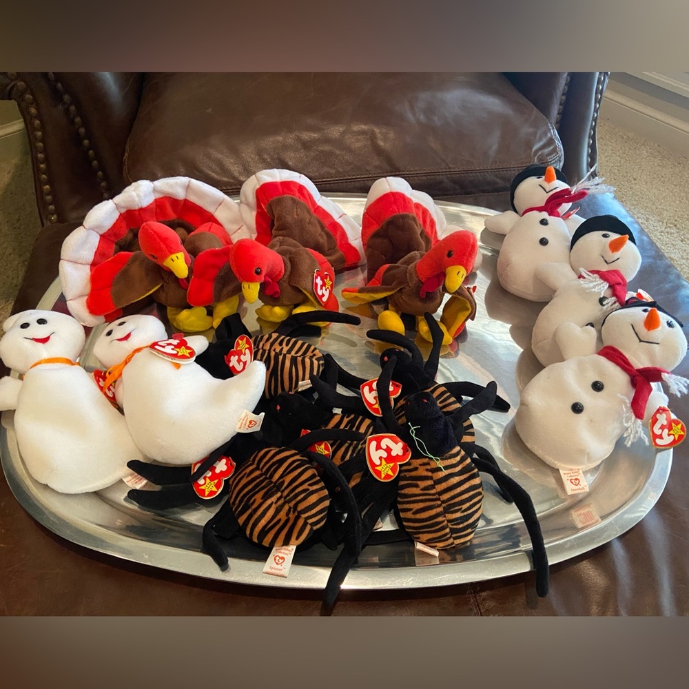 Lot of 13 Beanie Babies from 1995-96 Spinner, Snowball, Spooky and Gobbles